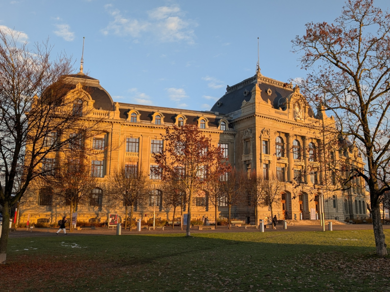 Bild des Hauptgebäudes der Uni Bern